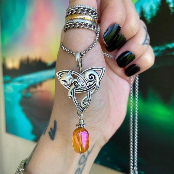 Celtic cat knot orange aura crystal steel necklace - Picture 10 of 12